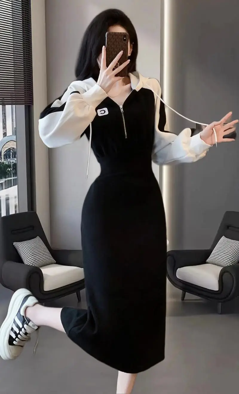 黑色卫衣配什么裙子