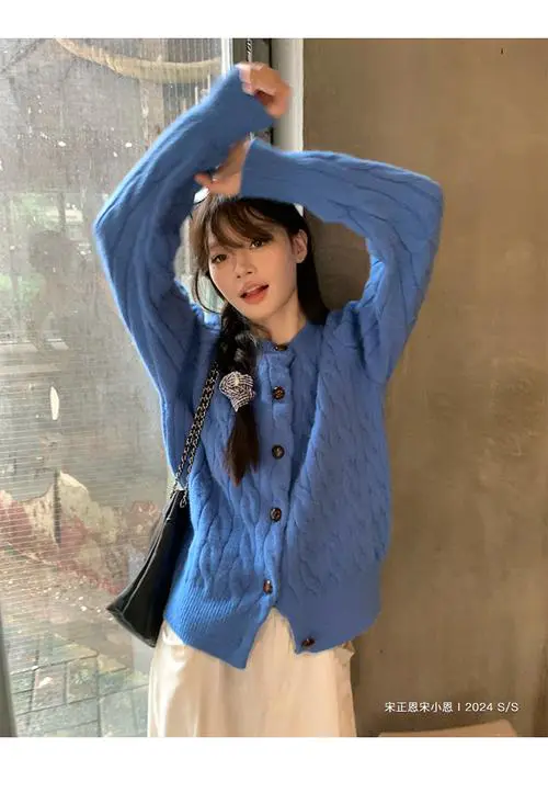 蓝色长袖衫怎么搭配