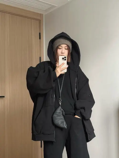 冬季连帽卫衣怎么搭配