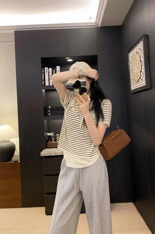 连帽t恤怎么搭配