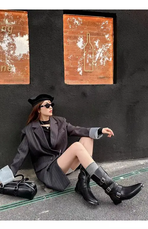 女靴怎么搭配衣服