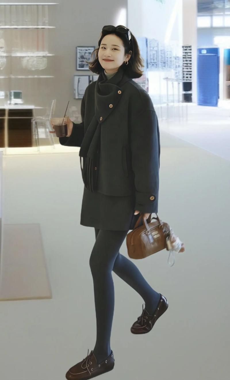 领口太低怎么搭配围巾