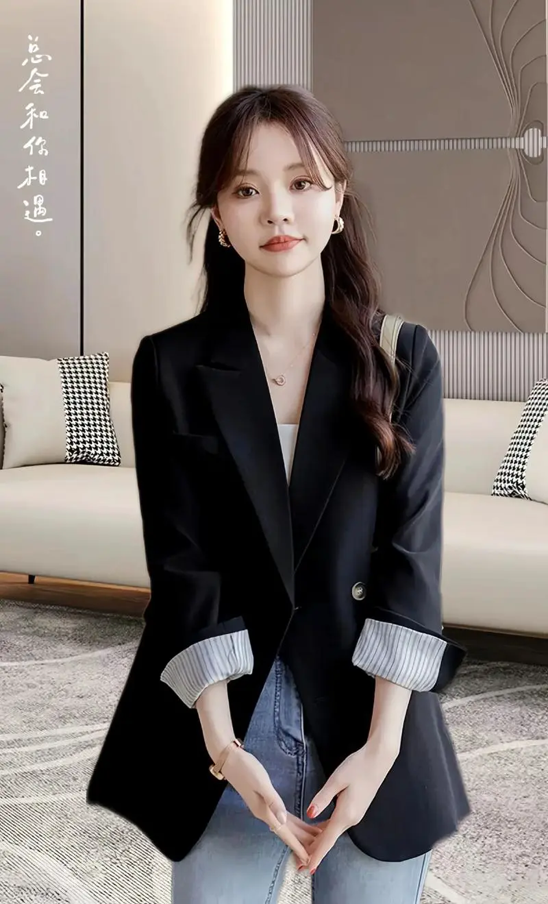 女士黑色的小西装怎么搭配图片