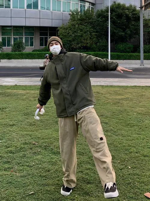 军绿色和卡其色大衣怎么搭配什么裤子好看图片