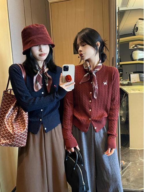 丝巾搭配什么衣服好看