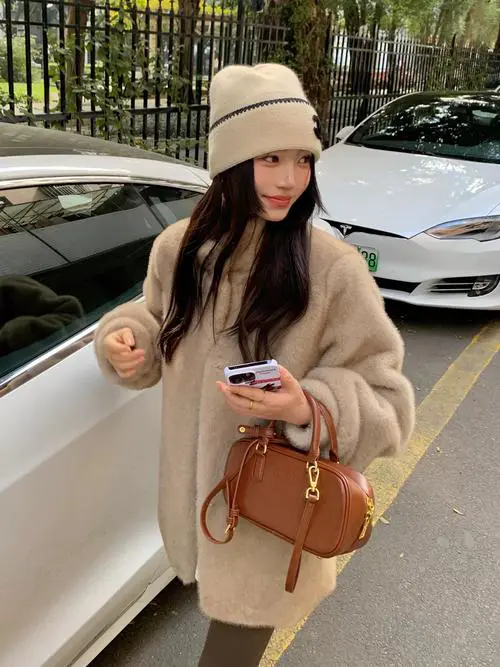 皮草卫衣怎么搭配好看吗