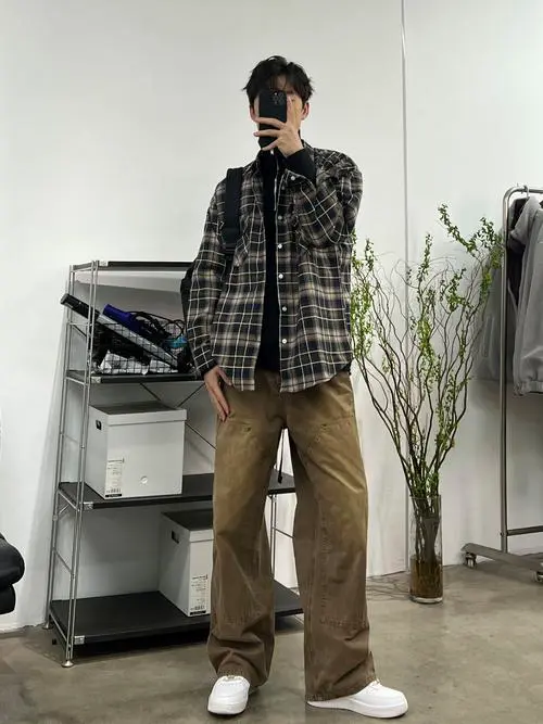 白毛衣和衬衫怎么搭配