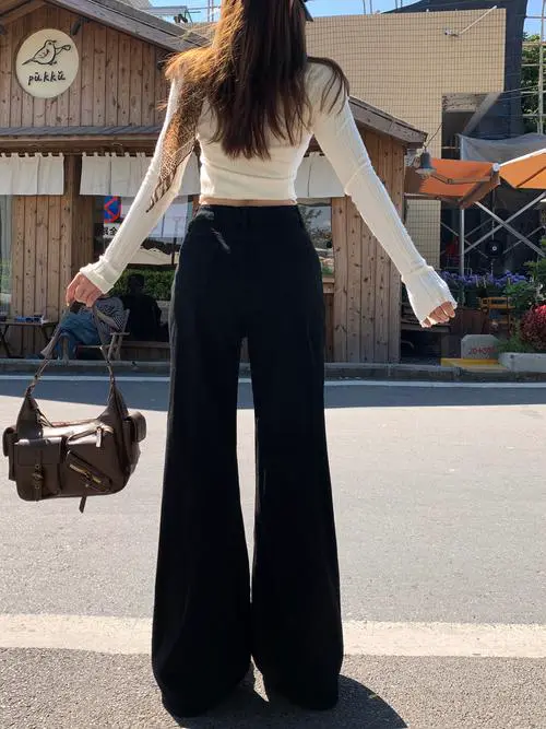 冬季黑色喇叭裤怎么搭配上衣和鞋子图片