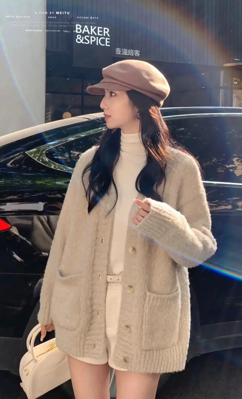 高领短款白毛衣怎么搭配图片