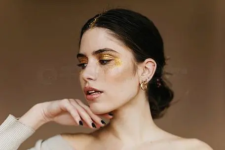 黑发搭配深棕色眉毛效果怎么样