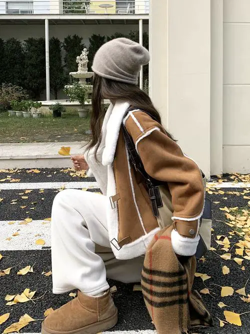 服装搭配羊羔毛皮短裤怎么搭