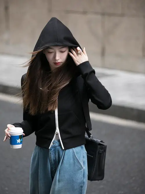 黄黑色运动女上衣 外套怎么搭配什么裤子好看图片