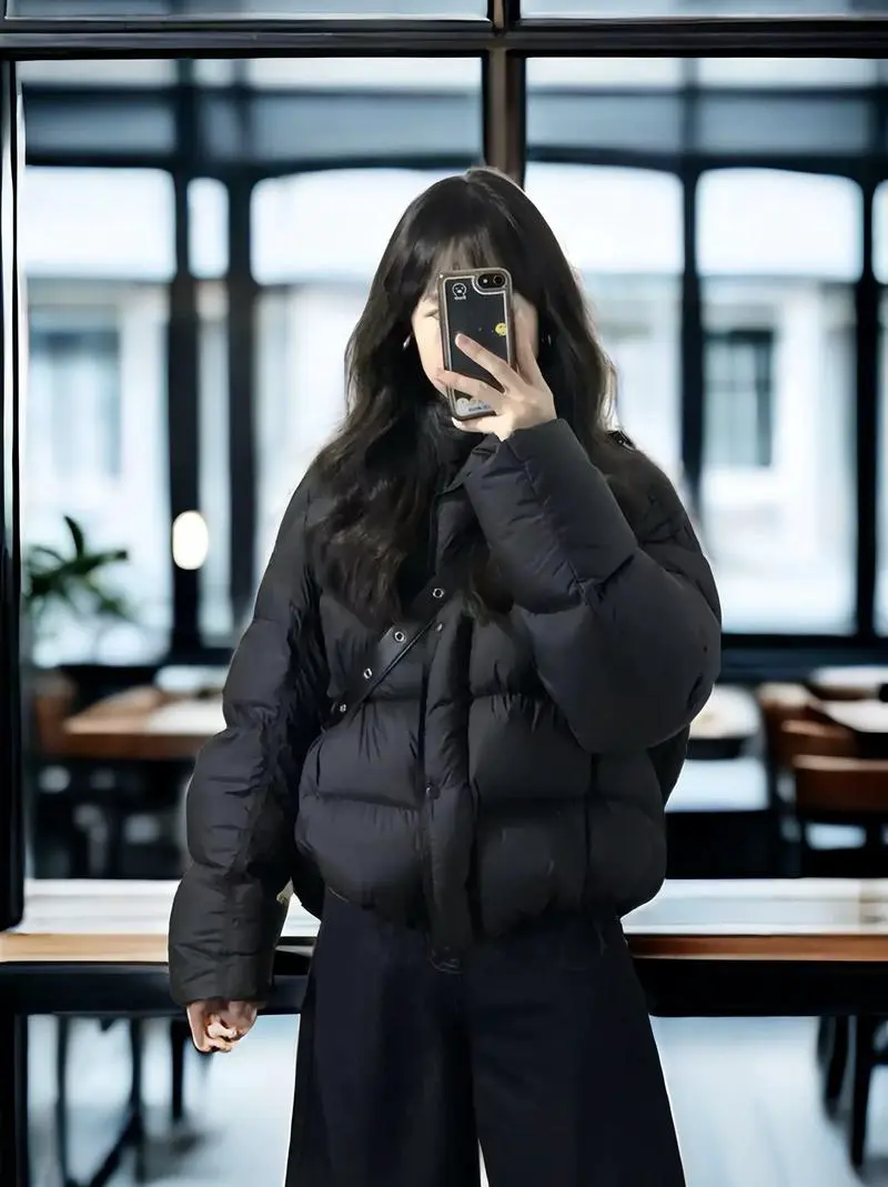 黑色短款棉衣怎么搭配什么裤子