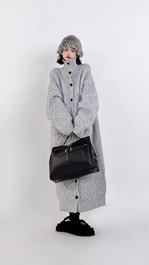 灰色开衫毛衣长外套怎么搭配什么裤子好看吗