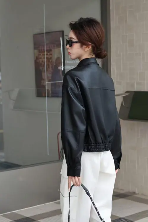 女性短皮衣怎么搭配