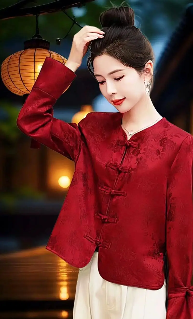 大红色长外套怎么搭配衣服好看图片欣赏