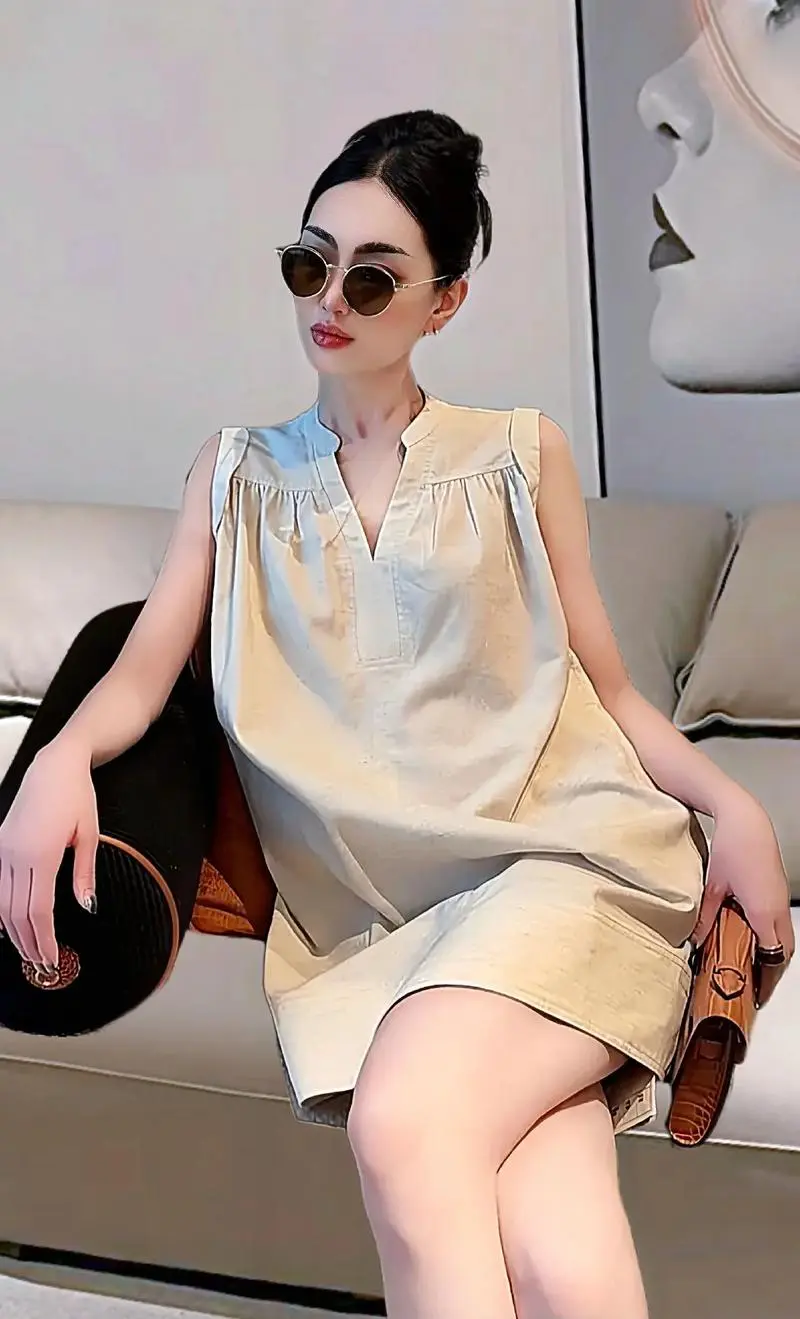 背心紧身裙怎么搭配