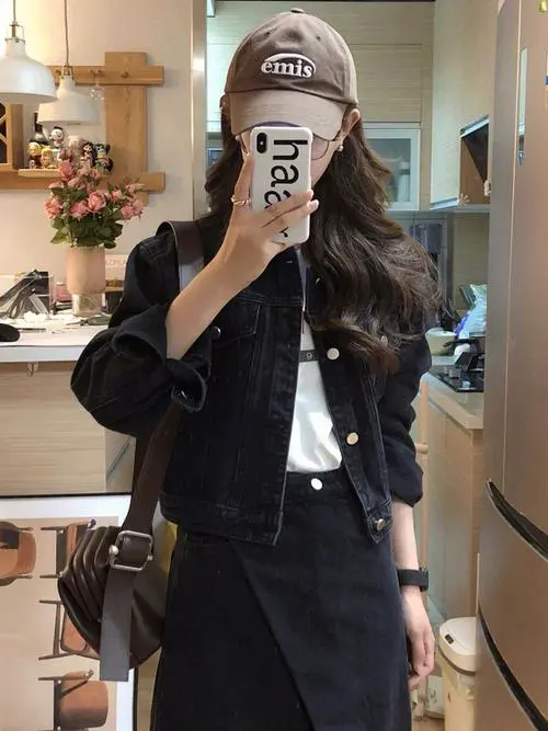 黑色牛仔褂怎么搭配什么裤子好看