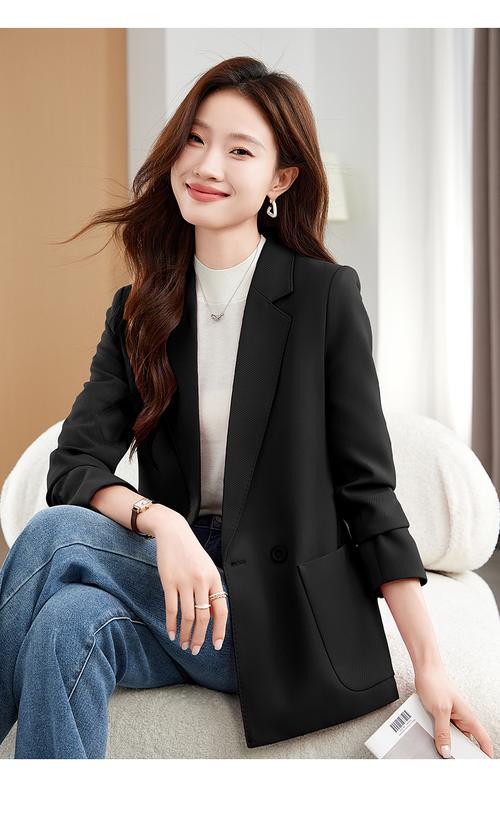 西装女生外套怎么搭配衣服图片欣赏