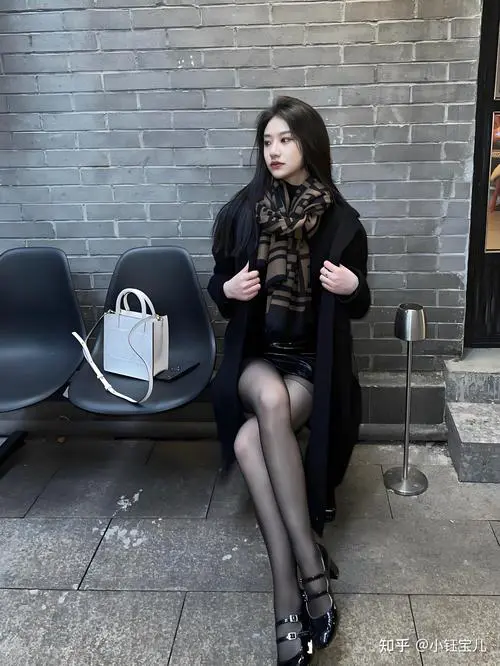 彩丝袜怎么搭配鞋子