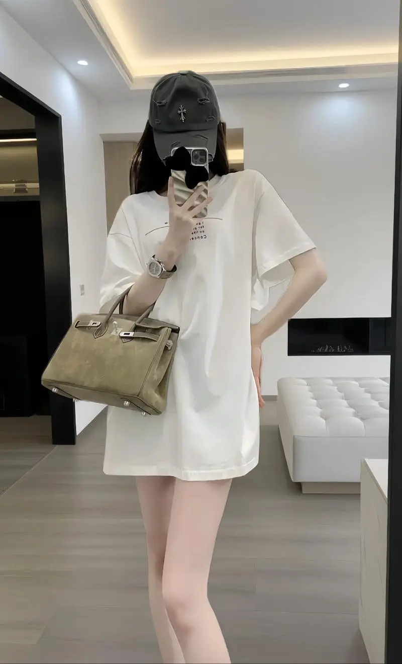 白色长袖t恤怎么搭配