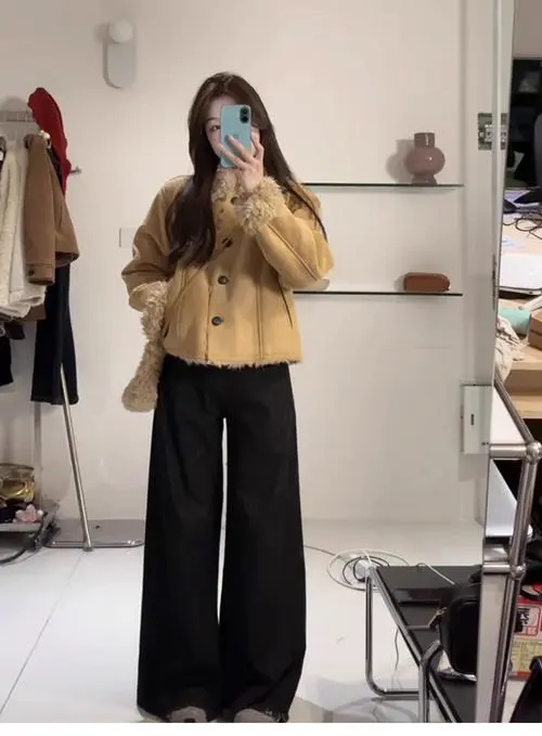 服装搭配羊羔毛皮短裤怎么搭