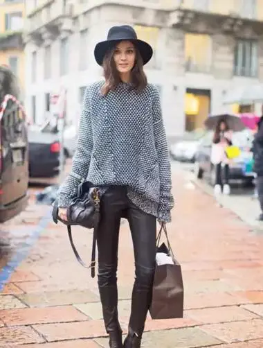 蝙蝠外套怎么搭配裤子