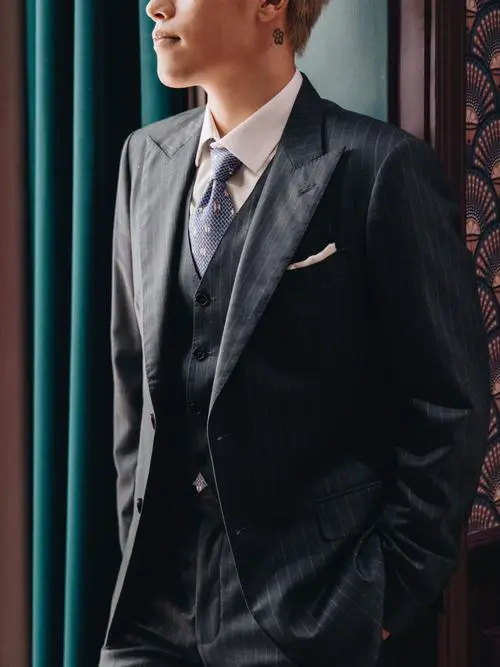 竖条纹小西装怎么搭配图片