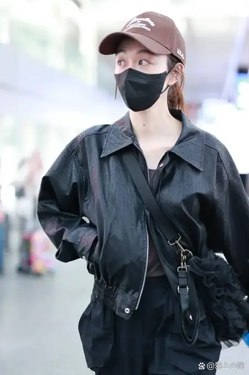 穿皮衣配什么帽子