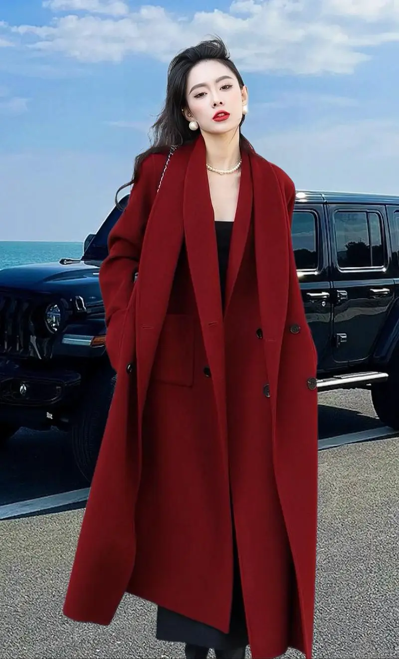 大红色长款风衣里面怎么搭配衣服