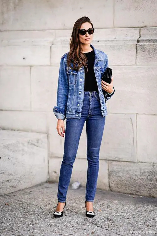 牛仔裤搭配什么样的上衣