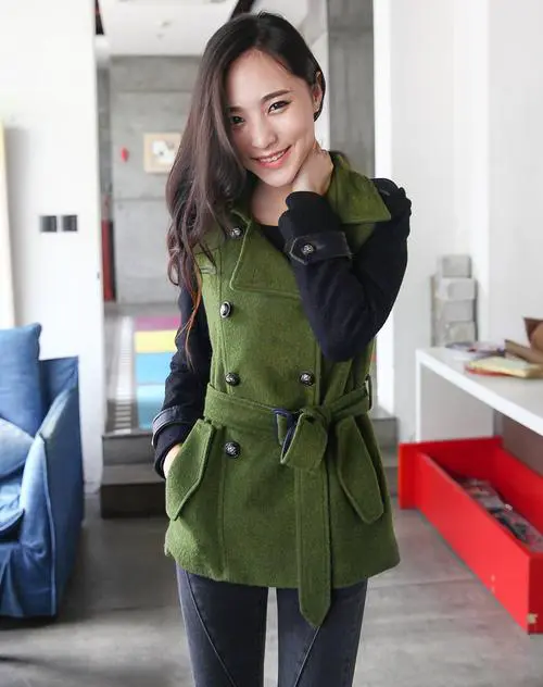 女士军绿色中长外套怎么搭配