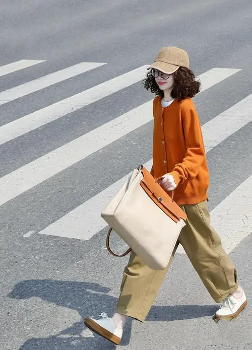 橘色毛衣配什么外套