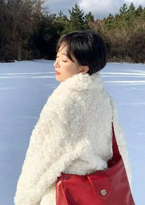 短发型怎么搭配衣服好看图片