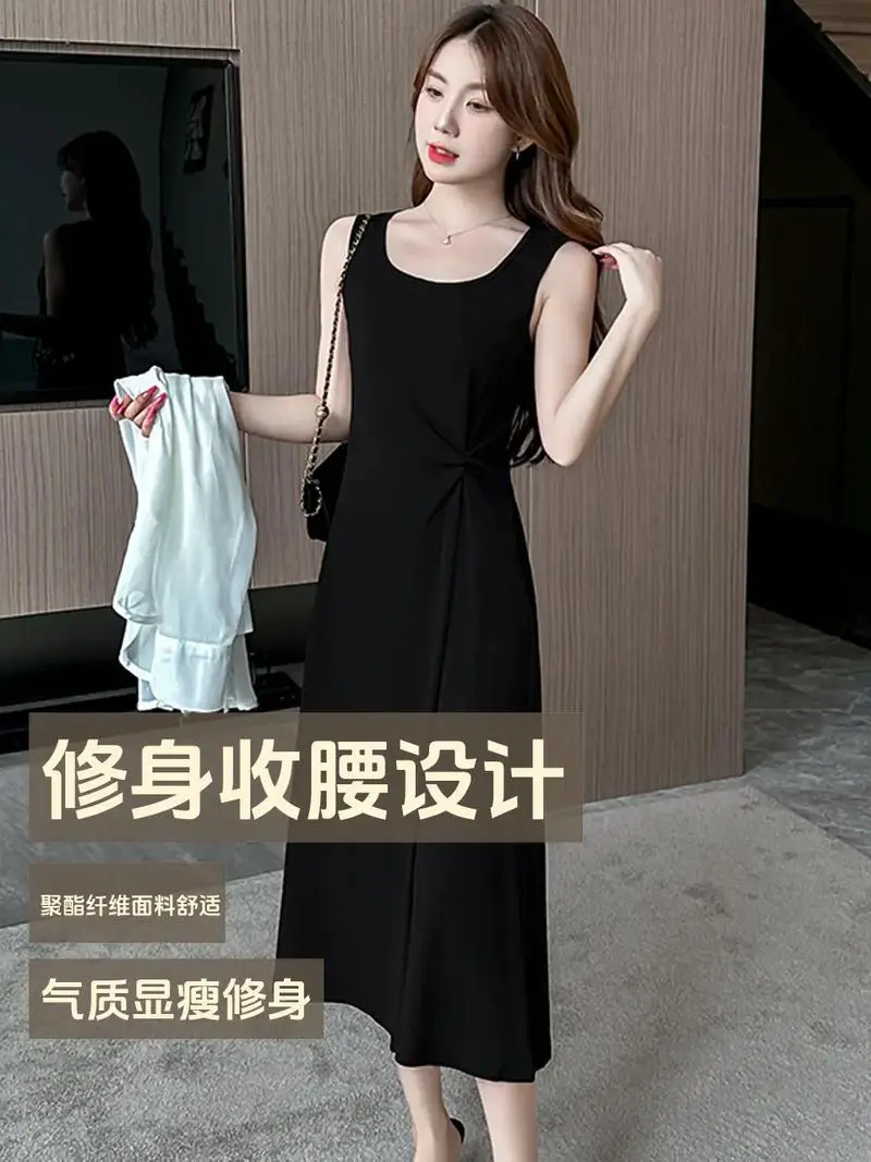 黑无袖连衣裙怎么搭配外套