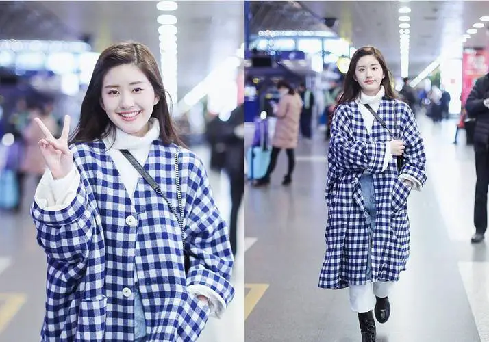 深蓝格子外套怎么搭配