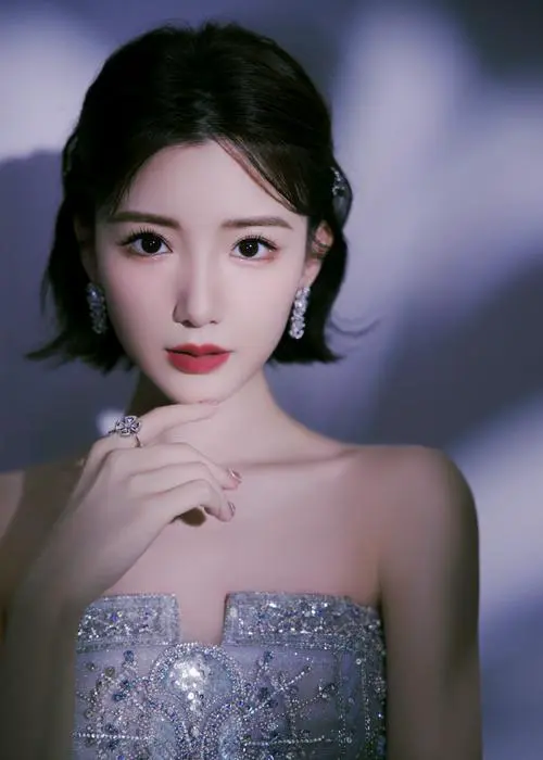 毛晓彤最新发型叫什么