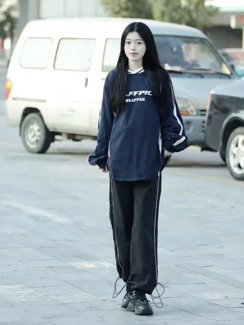 校服裤怎么搭配