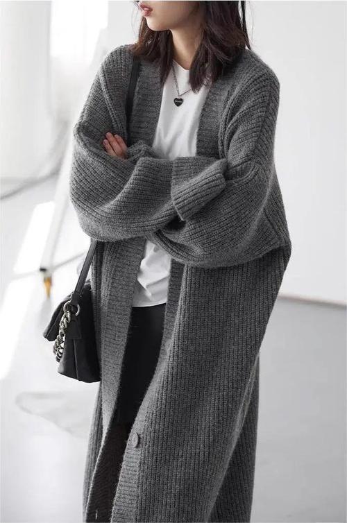 黑色灰色毛衣怎么搭配图片大全