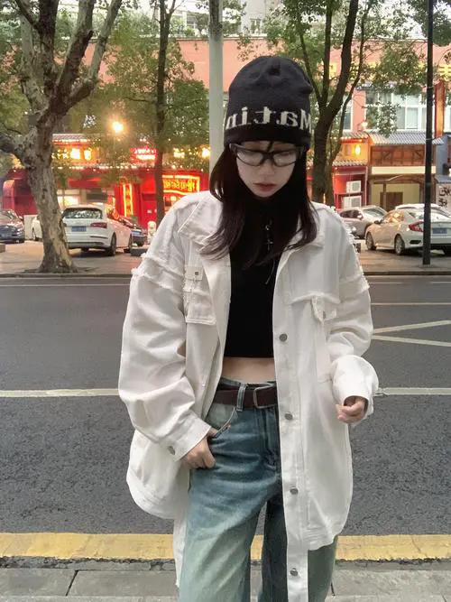 纯白外套怎么搭配图片