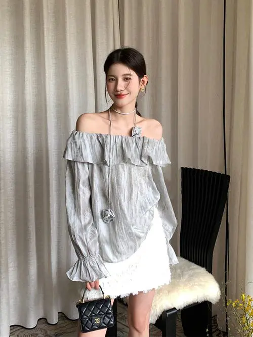 宽松露肩上衣怎么搭配什么外套