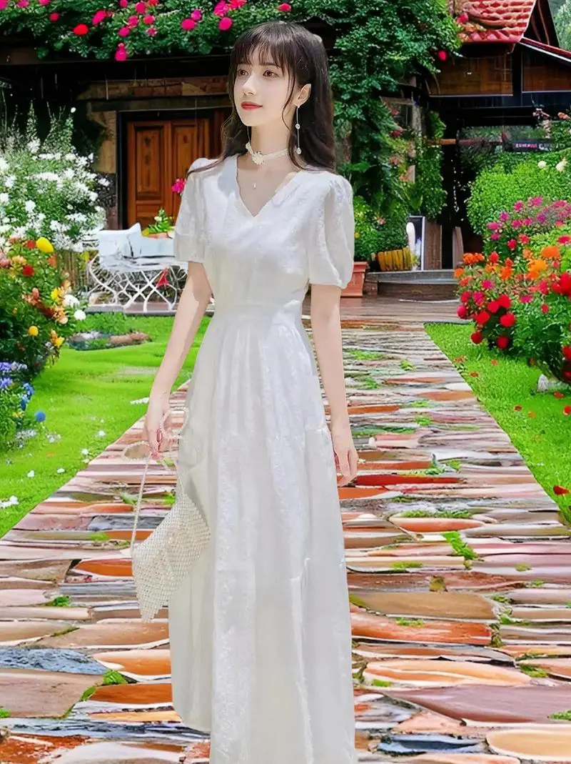 秋冬白色长裙怎么搭配衣服好看