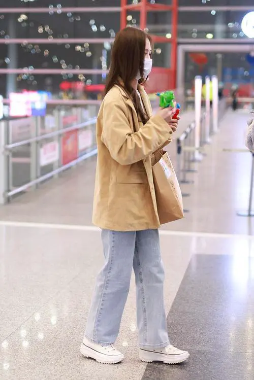 卡其色卫衣配什么裤子