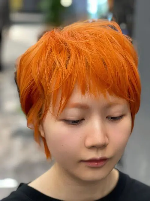 染了橙色头发怎么搭配衣服好看吗