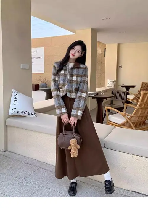 姜色毛呢裙子怎么搭配外套好看