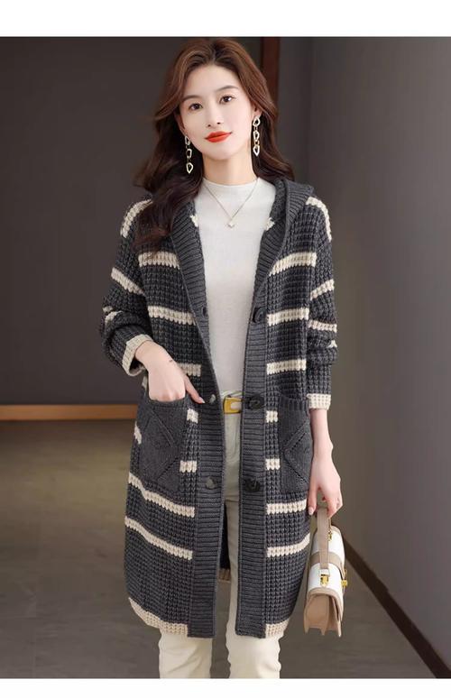 女士针织长开衫毛衣怎么搭配什么裤子好看吗