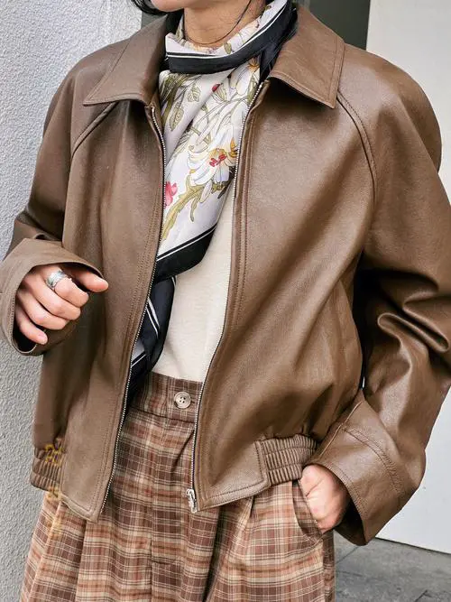 小皮衣怎么搭配围巾