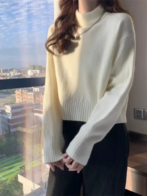 高领短款白毛衣怎么搭配图片