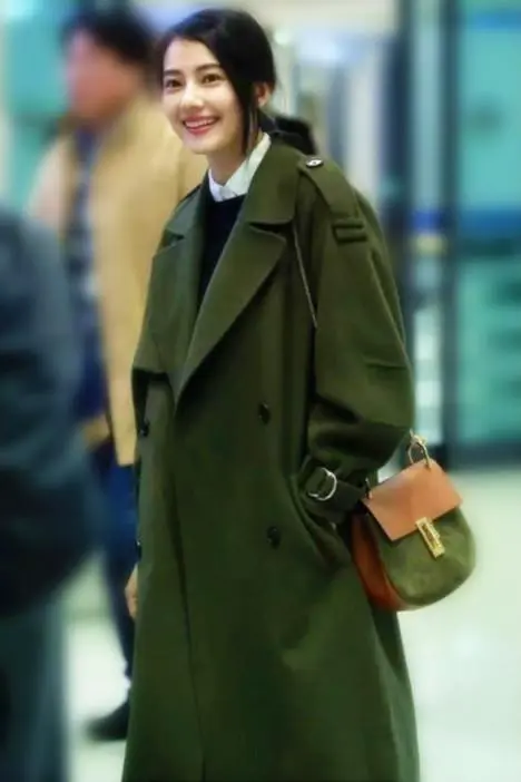 暗军绿色大衣怎么搭配