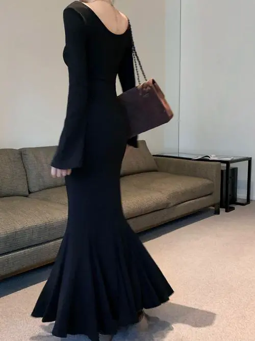 黑色秋天连衣裙怎么搭配